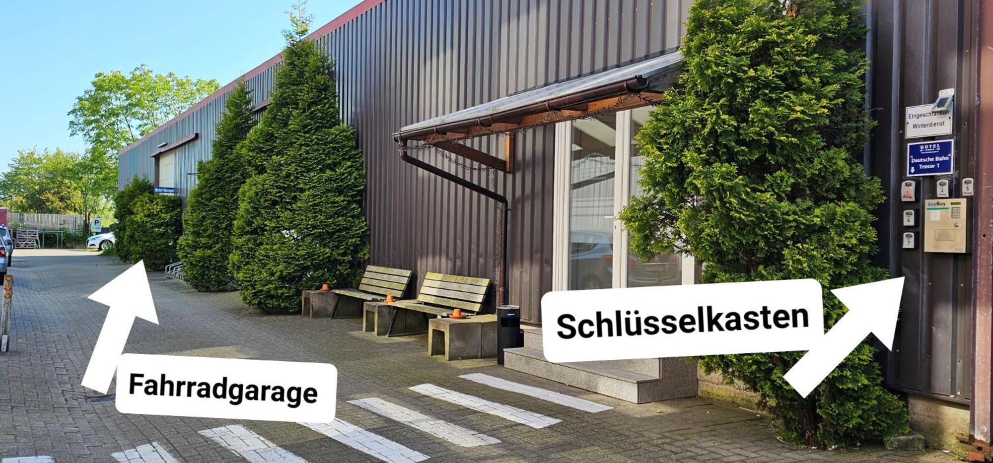 Hotel Am Kleinbahnhof Emden Exterior foto