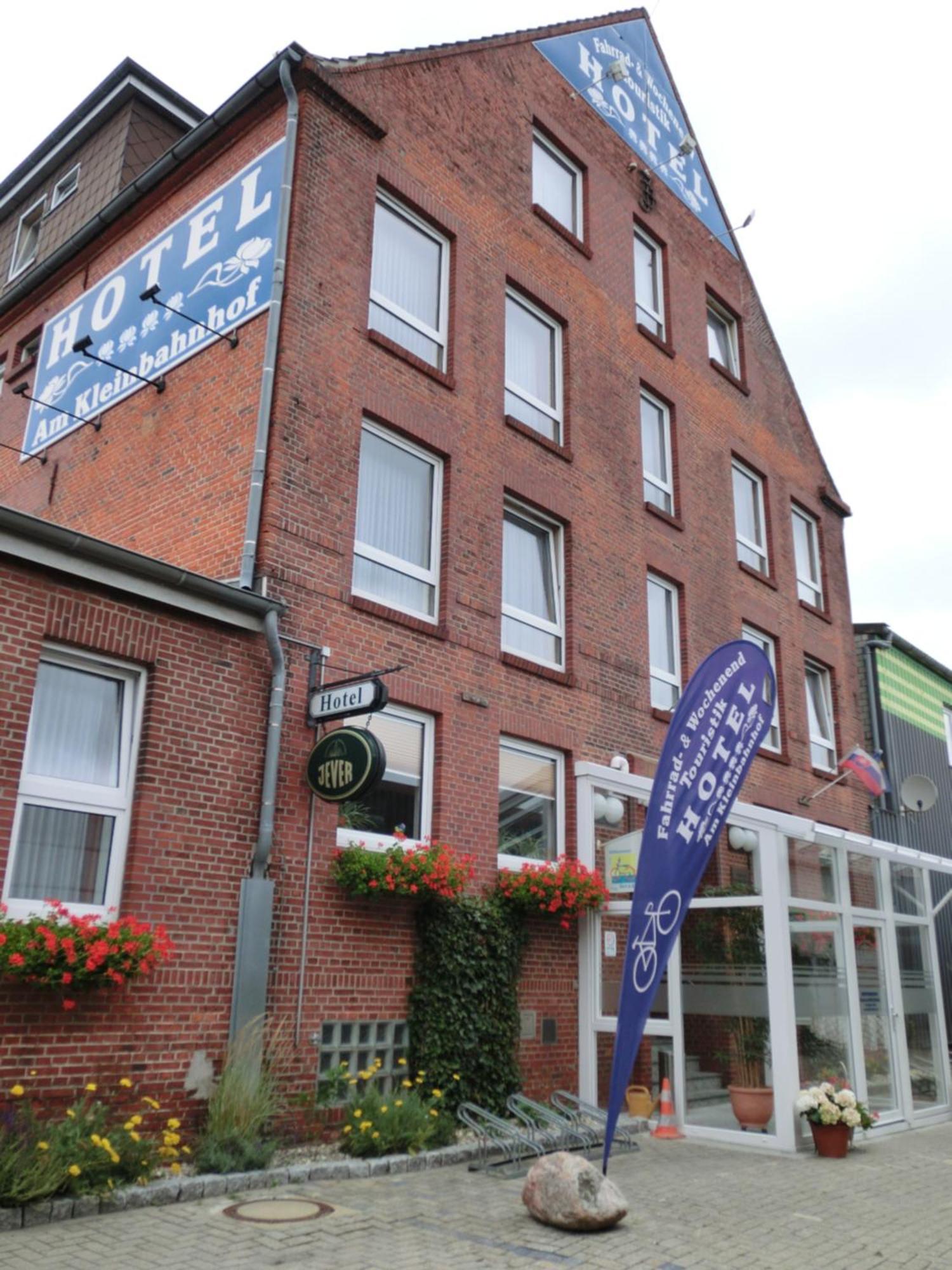 Hotel Am Kleinbahnhof Emden Exterior foto