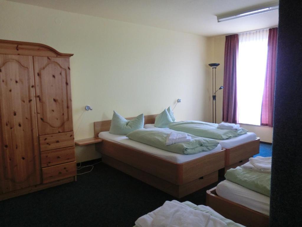 Hotel Am Kleinbahnhof Emden Quarto foto